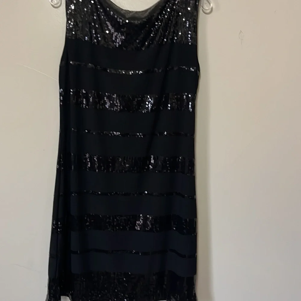 White House Black Market sequence dress, sleeveless, Lined, M. - Picture 7 of 7